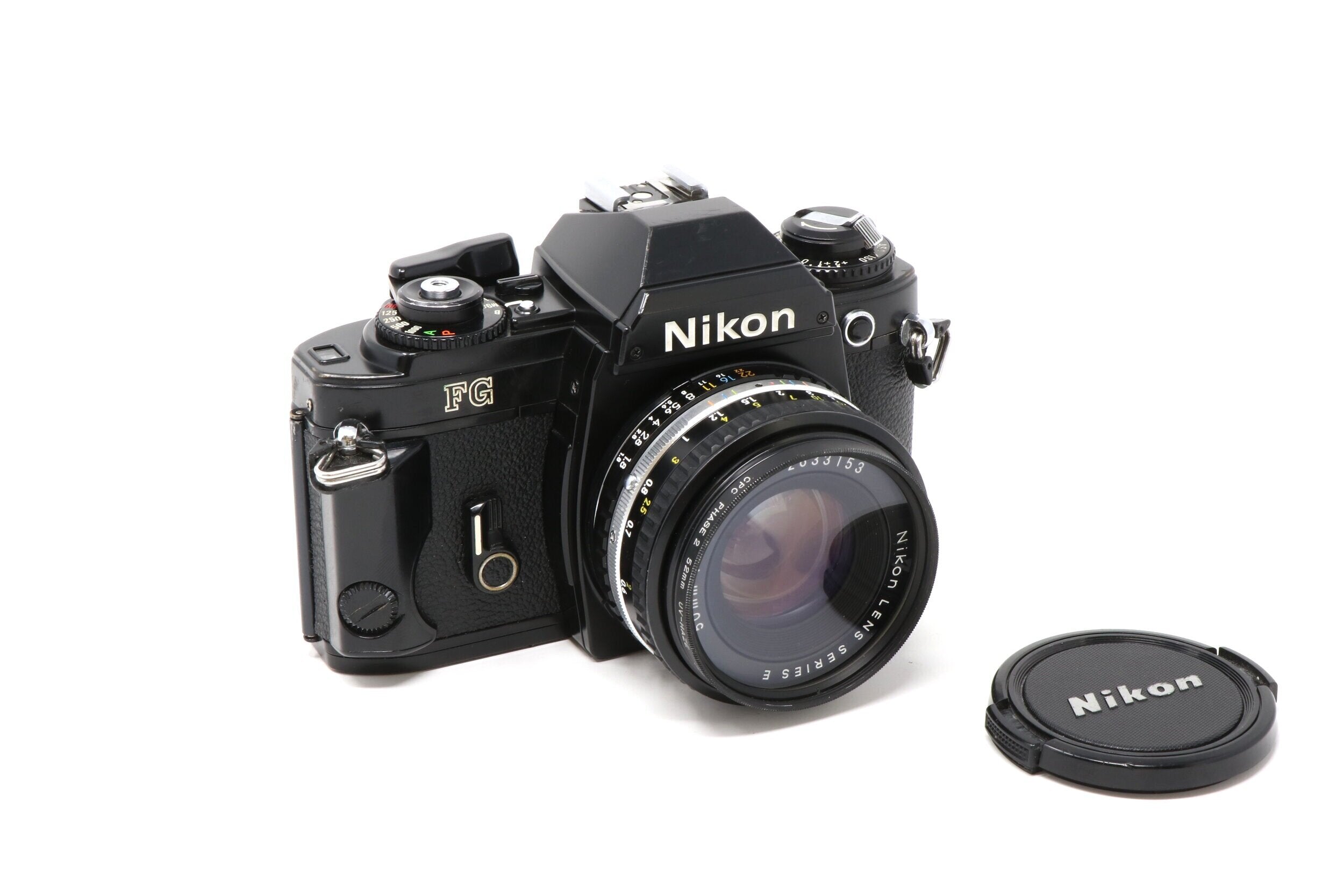 フィルムカメラ Nikon FG Amazon | Nikon FG SLRフィルムカメラ。クロームボディ。 | 一眼レフ