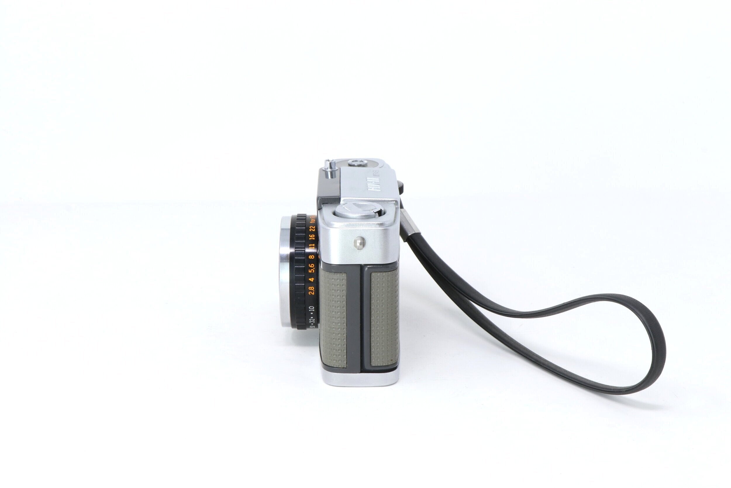 Olympus Pen EE 35mm Film Camera (1961) – Relics